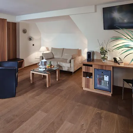 Ambassador Hotel 4*