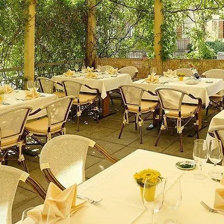 Ambassador Hotel 4*