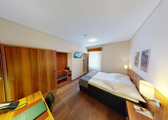 Ambassador Hotell 4*